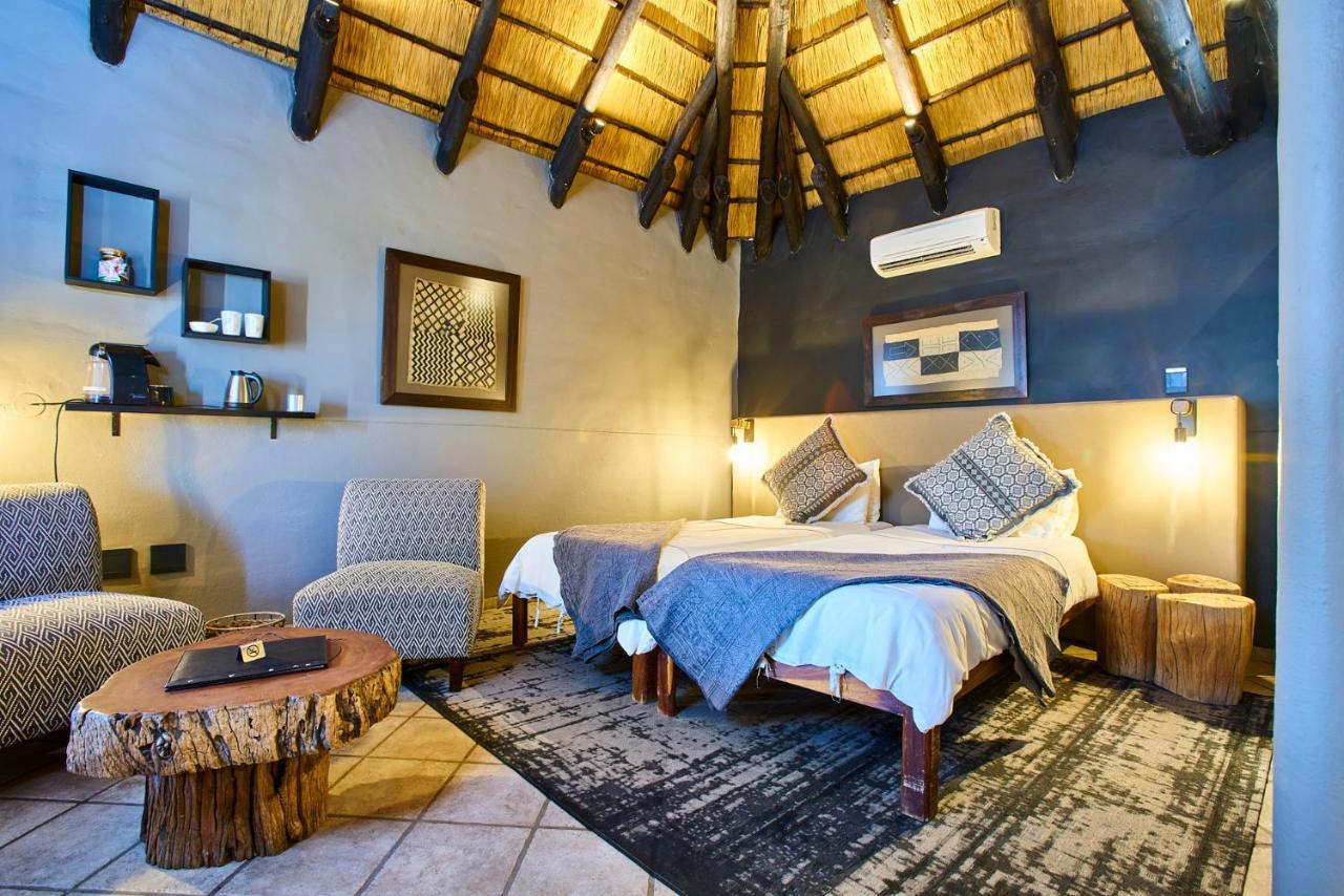 Ai Aiba - The Rock Painting Lodge Omaruru Exterior photo