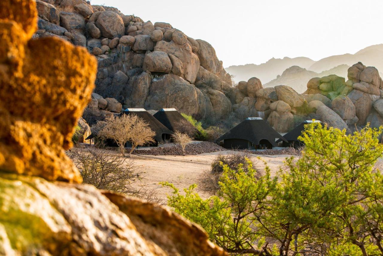 Ai Aiba - The Rock Painting Lodge Omaruru Exterior photo