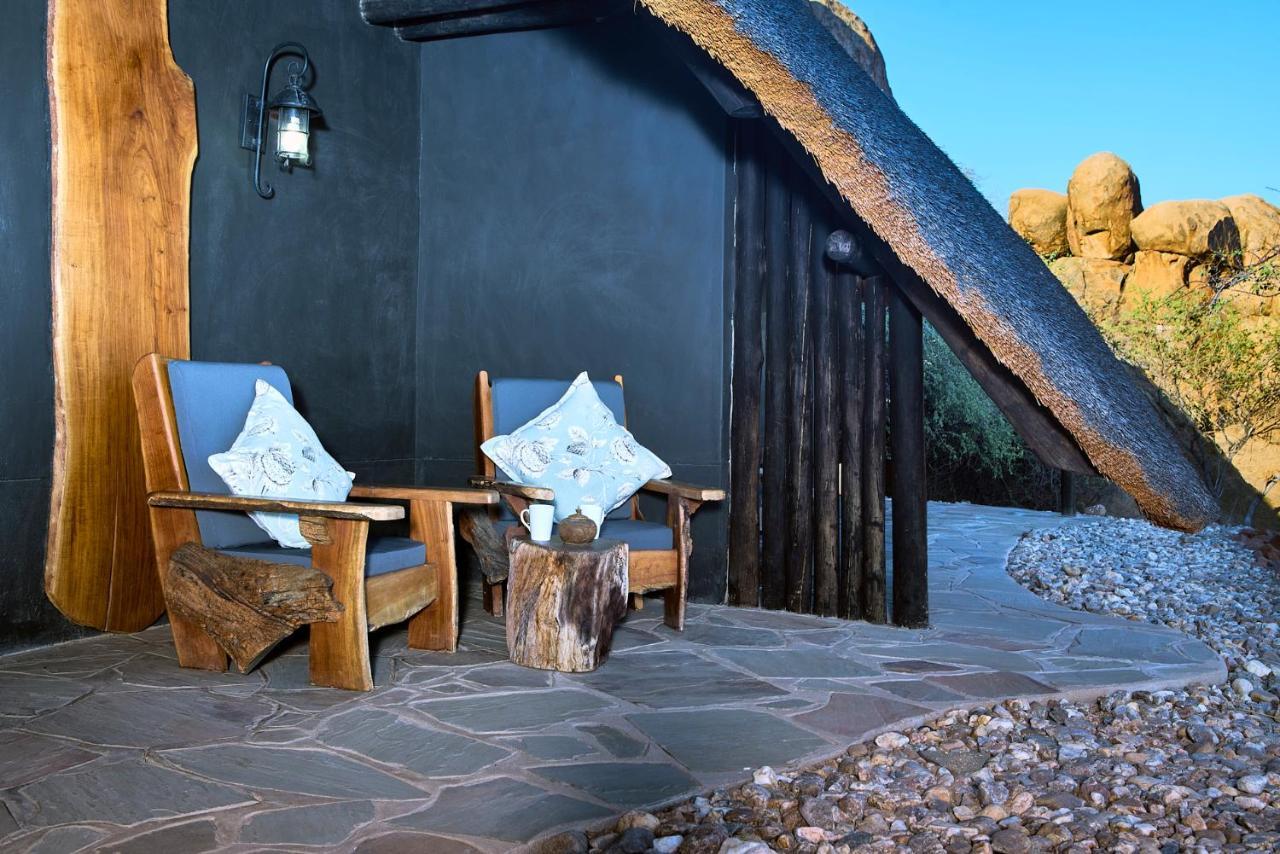 Ai Aiba - The Rock Painting Lodge Omaruru Exterior photo