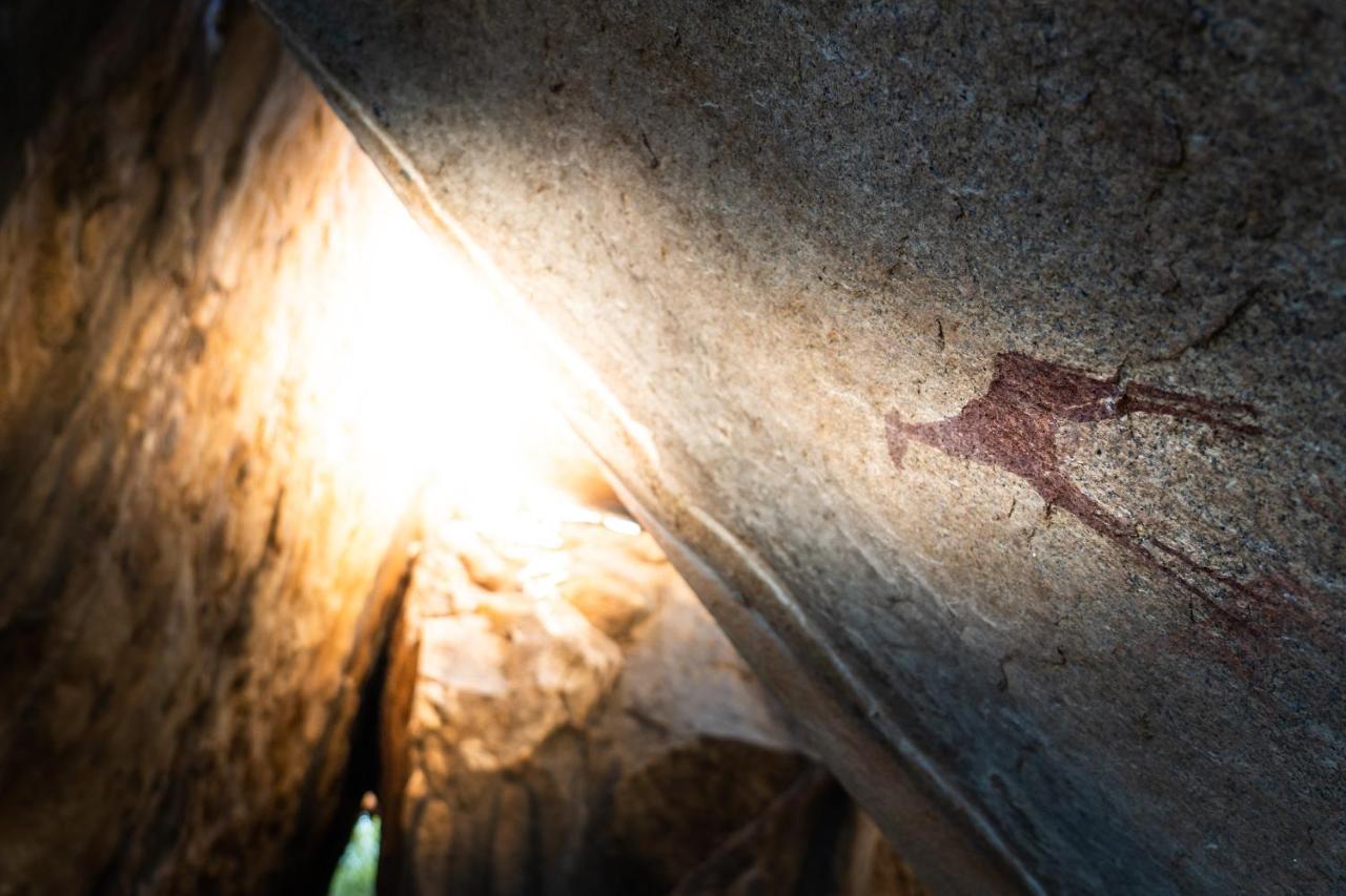 Ai Aiba - The Rock Painting Lodge Omaruru Exterior photo