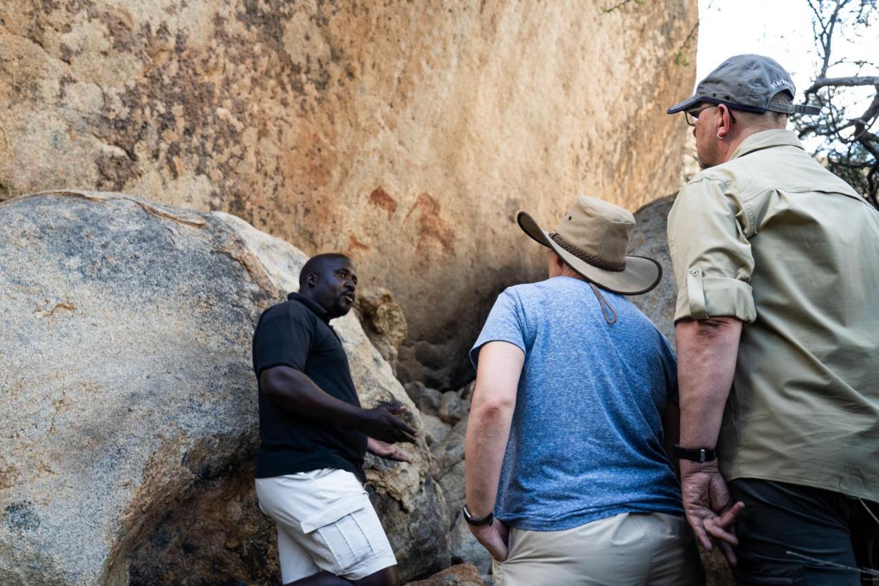 Ai Aiba - The Rock Painting Lodge Omaruru Exterior photo
