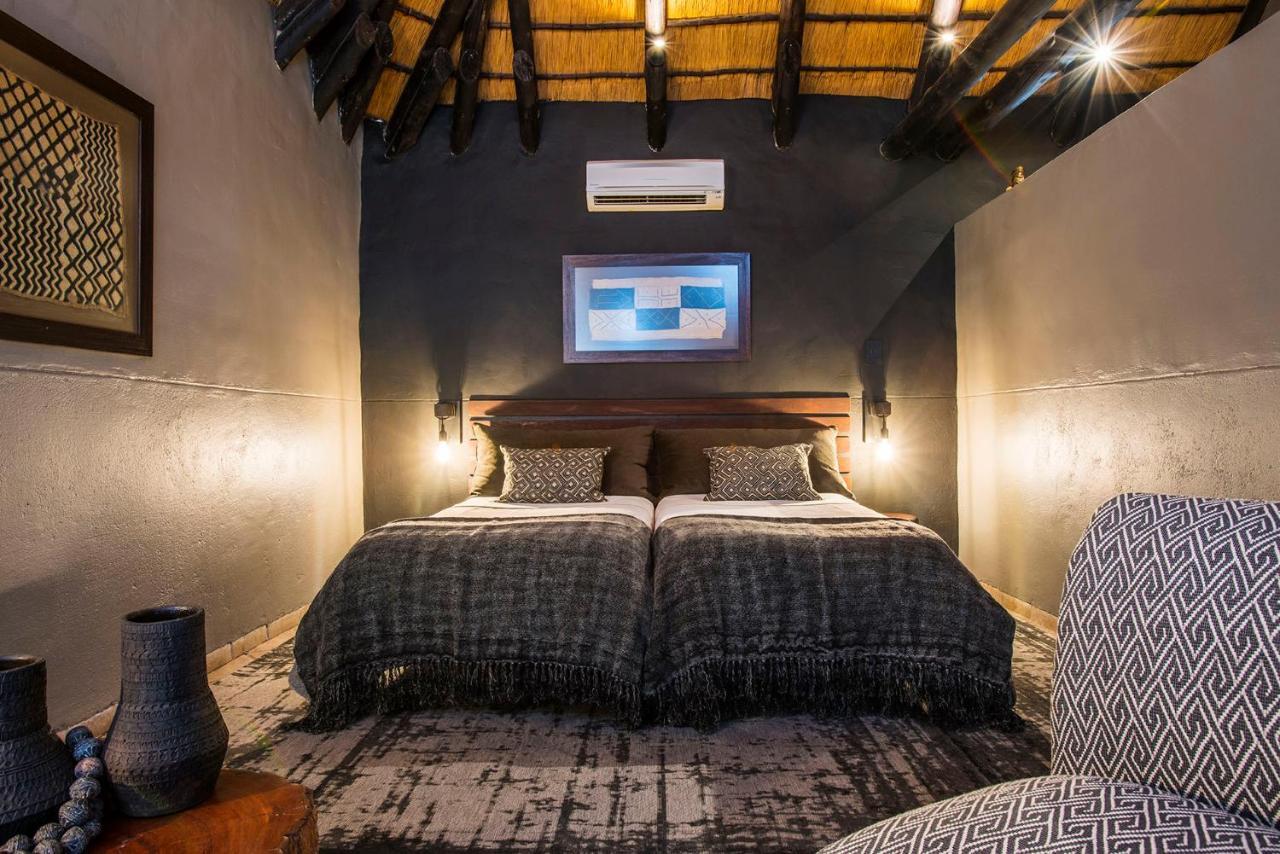 Ai Aiba - The Rock Painting Lodge Omaruru Exterior photo